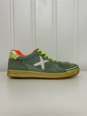 Munich gresca indoor football soccer shoes green suede neon orange women’s 5.5